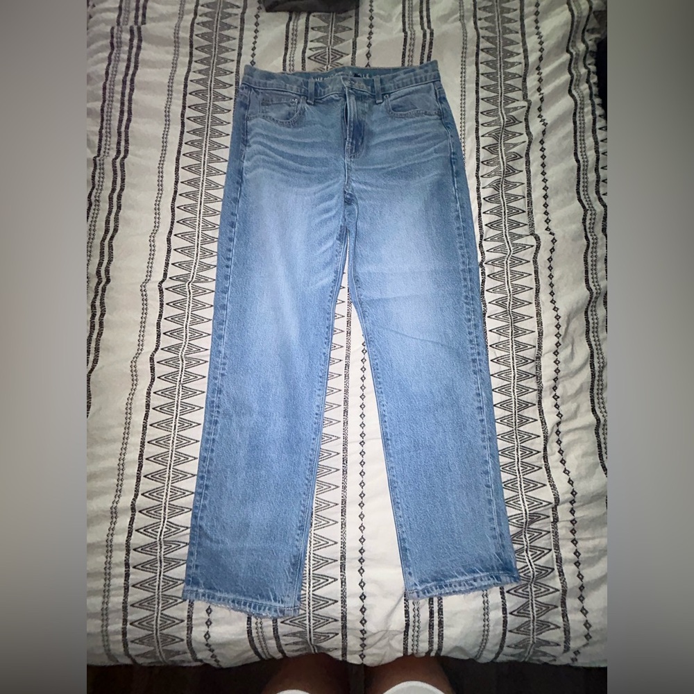 American Eagle - Size 4 - Classic Blue Cropped Denim Jeans